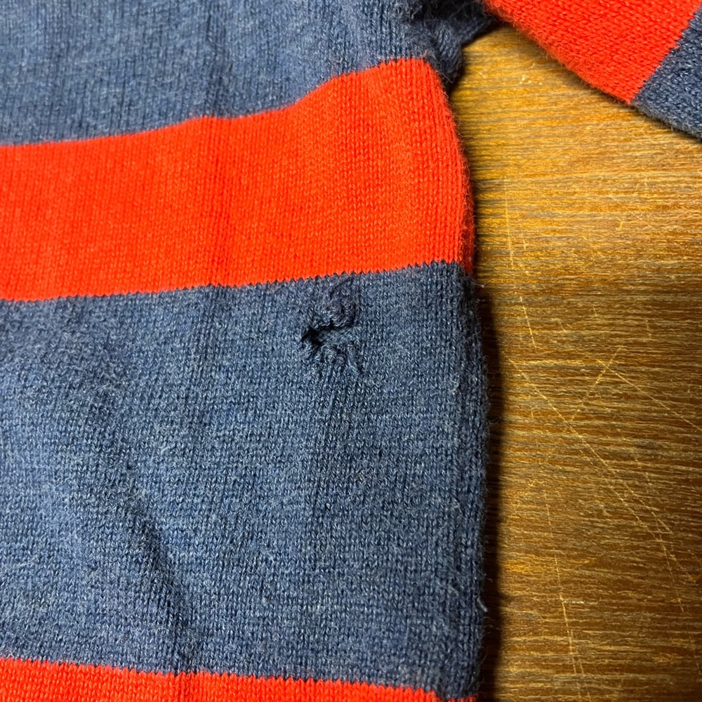 Tommy Hilfiger Pullover Sweater - Small Hole On Back - Classic - Womens Size S/P - Picture 5 of 5